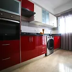 200M Van Strand Met Airco Voor 6 Personen Nabij Marina Bay